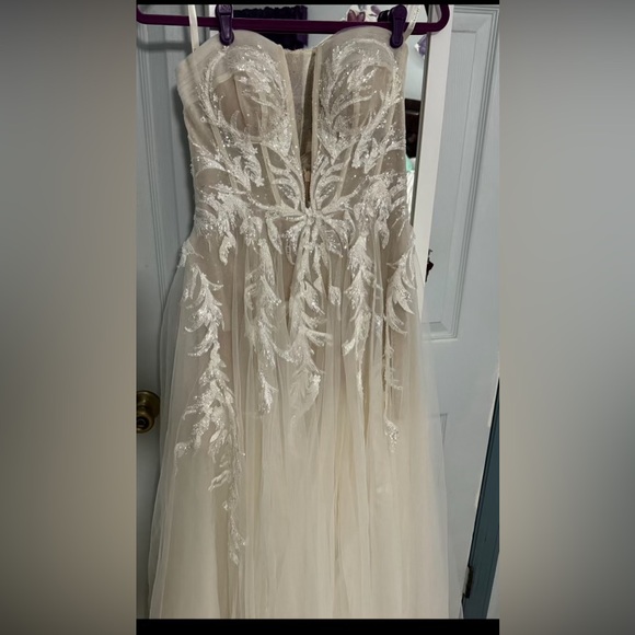 Galani Signature Wedding Gown - Picture 10 of 10